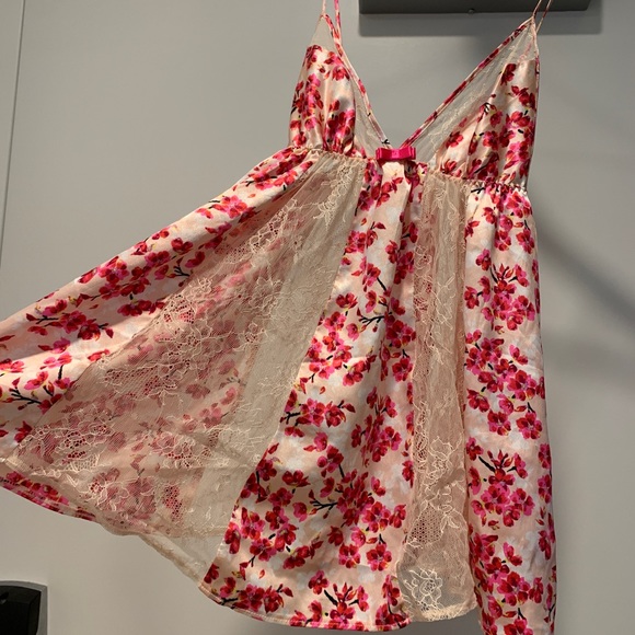 Never worn - Victoria’s Secret baby doll slip cami - Picture 2 of 4